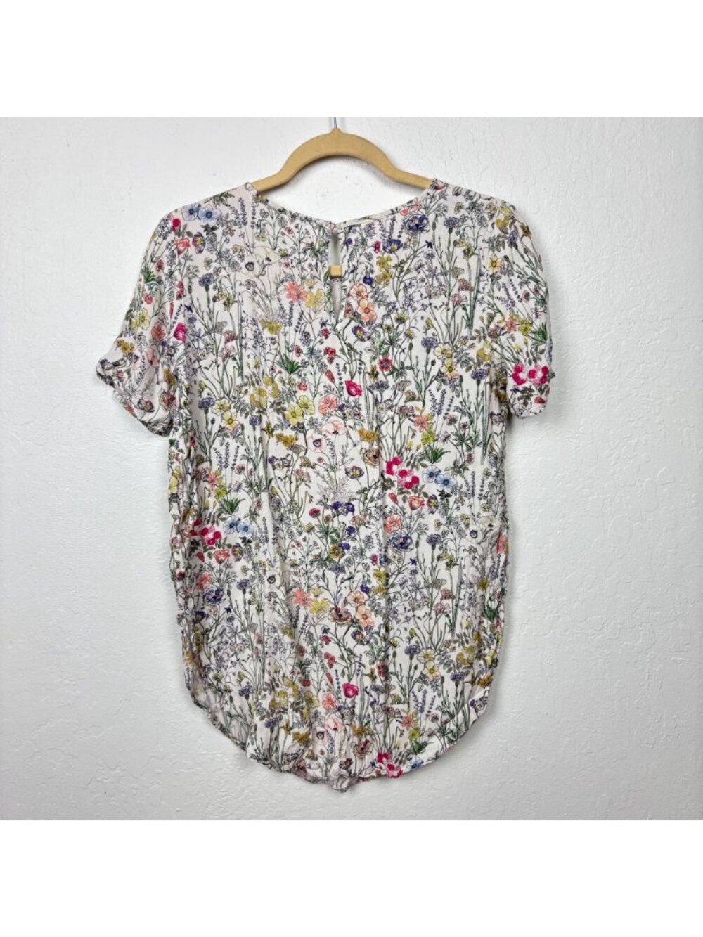 ✨3/$30 H&M L Floral Print Short Sleeve Blouse Size Lightweight Keyhole Back Care - Picture 4 of 6